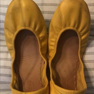 Yellow Tieks Size 8 EUC